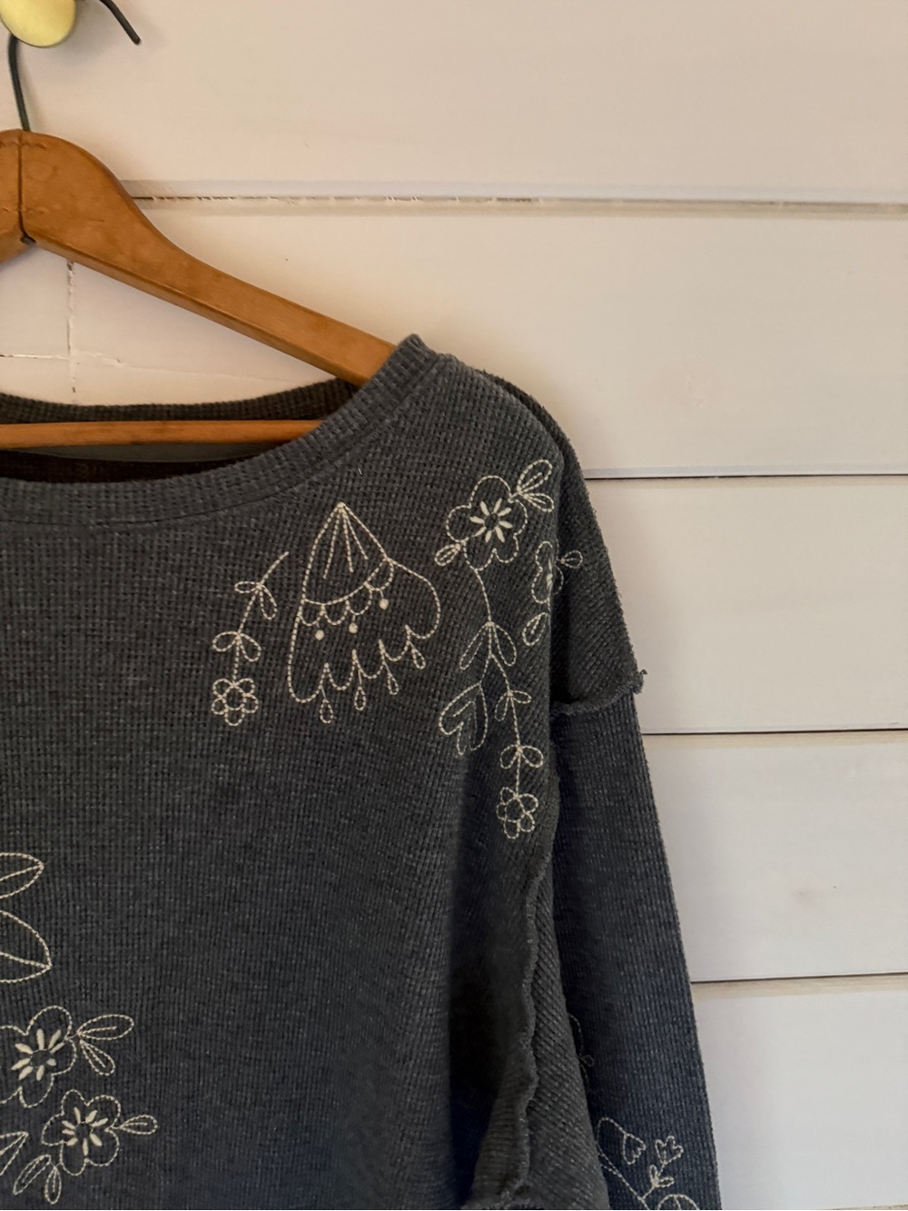 NATURAL LIFE Embroidered Waffle Knit Long Sleeve Top Sz S/M Charcoal Oversized - Picture 5 of 6